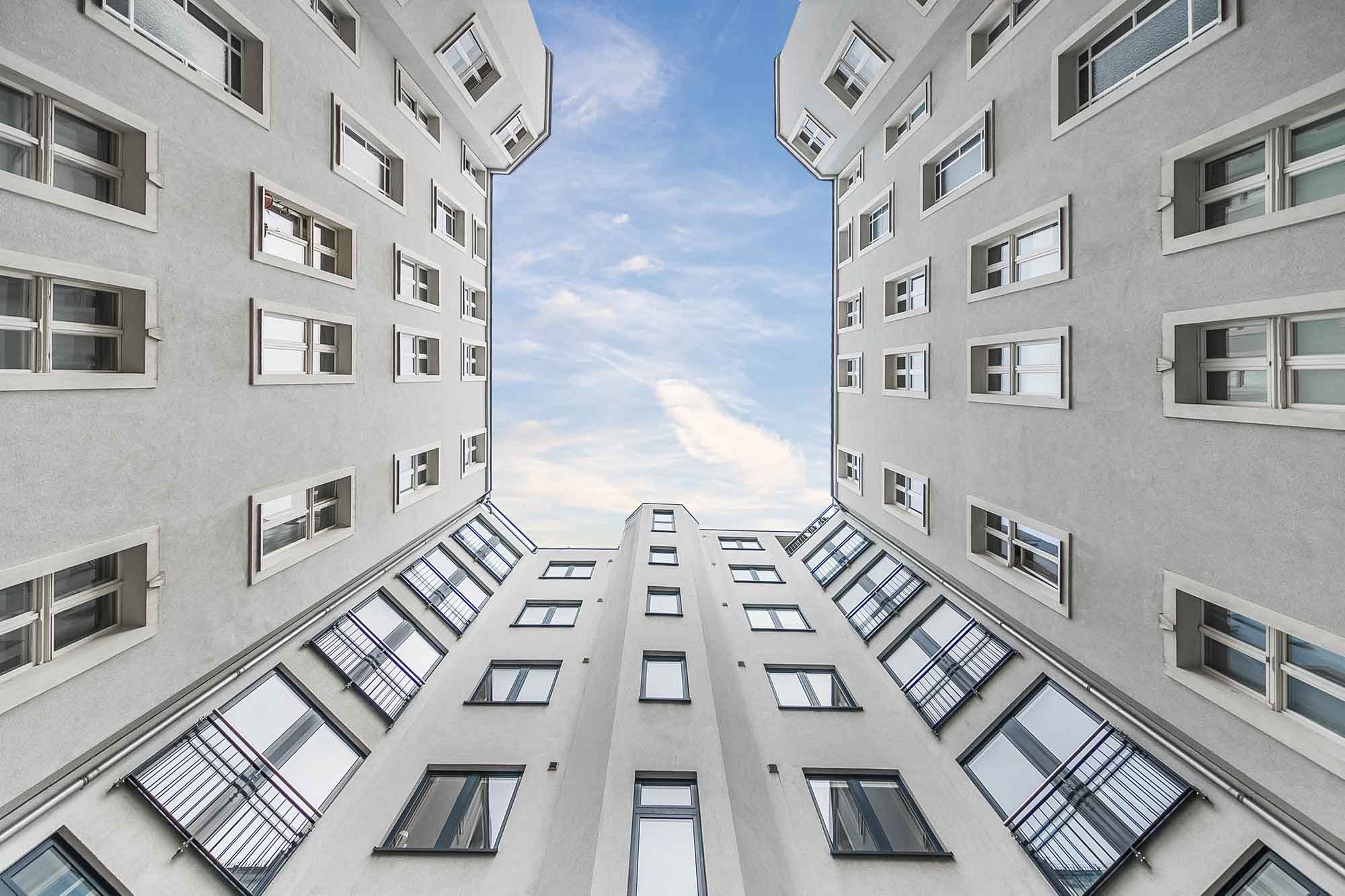 Immobilienfotografie der Außenfassade eines Neubaues